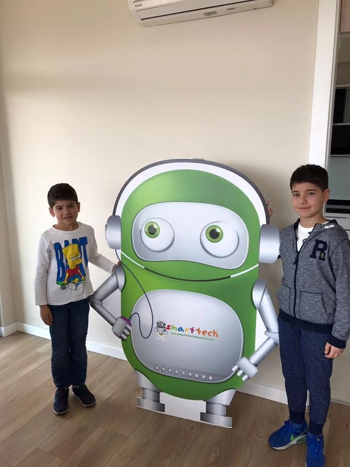 SmartTech Kids Club workshop photograph 4