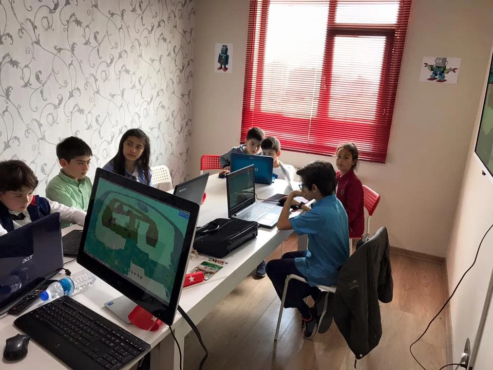 SmartTech Kids Club workshop photograph 7