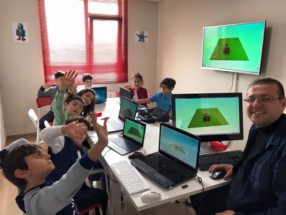 SmartTech Kids Club workshop photograph 10