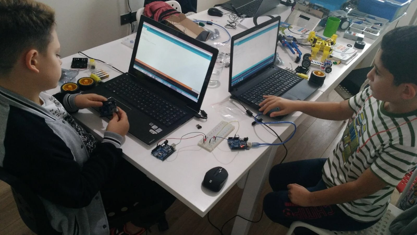 SmartTech Kids Club workshop photograph 13